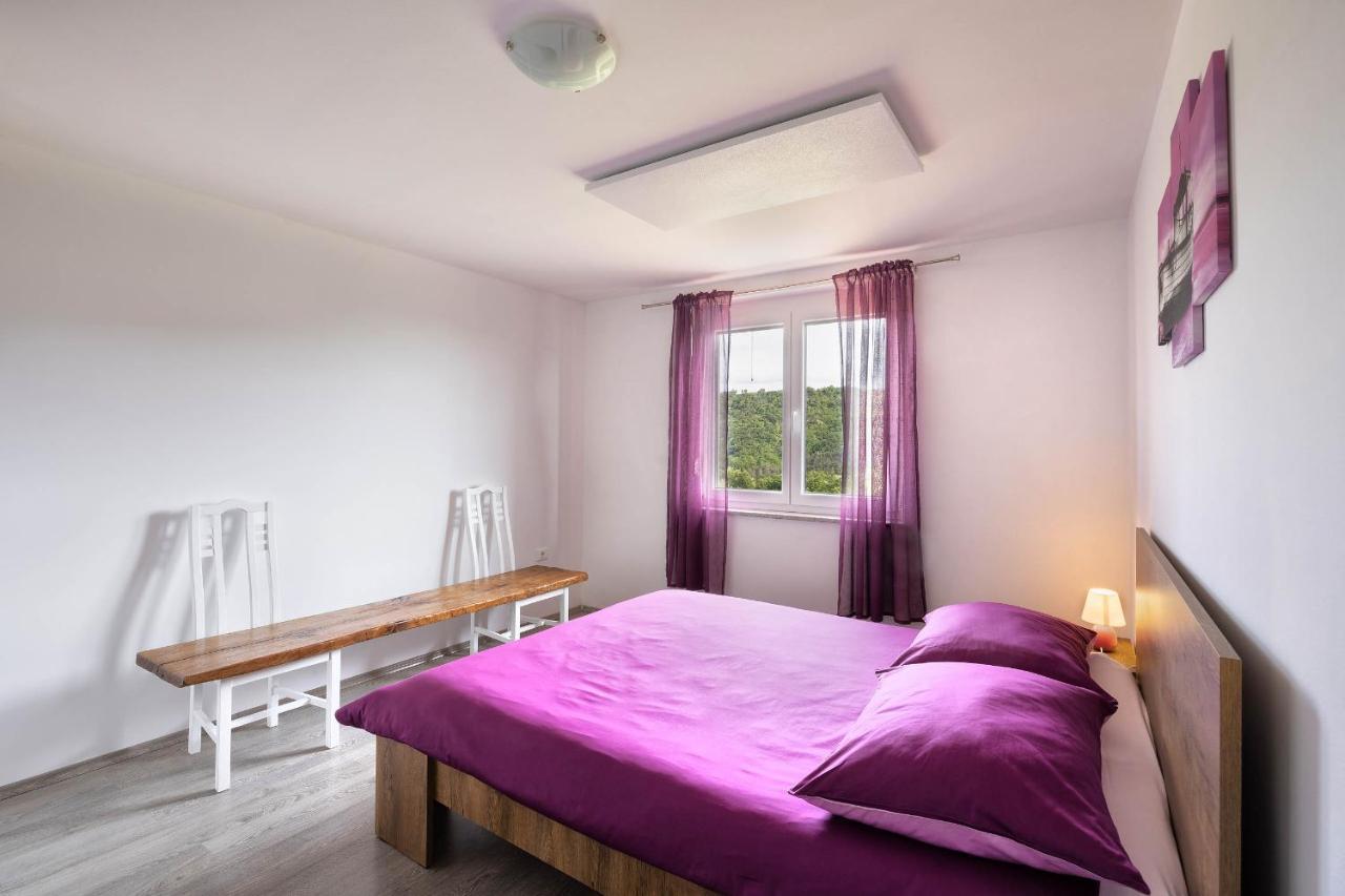Touristfarm - Apartments "Red Fairytale" Marezige Luaran gambar