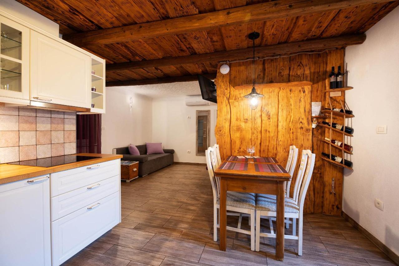 Touristfarm - Apartments "Red Fairytale" Marezige Luaran gambar