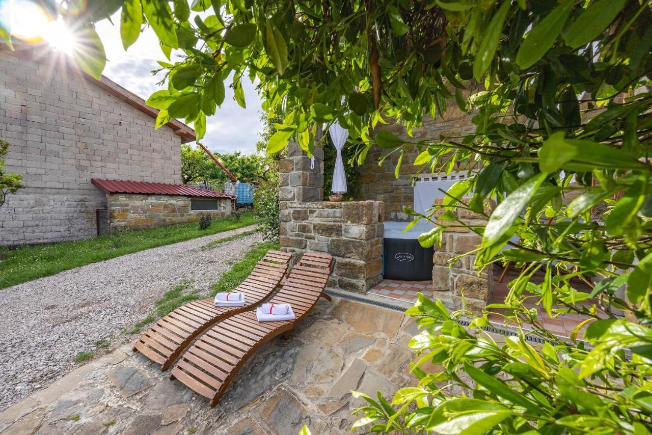 Touristfarm - Apartments "Red Fairytale" Marezige Luaran gambar