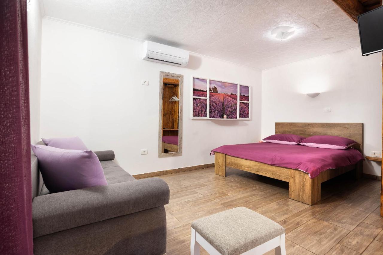 Touristfarm - Apartments "Red Fairytale" Marezige Luaran gambar
