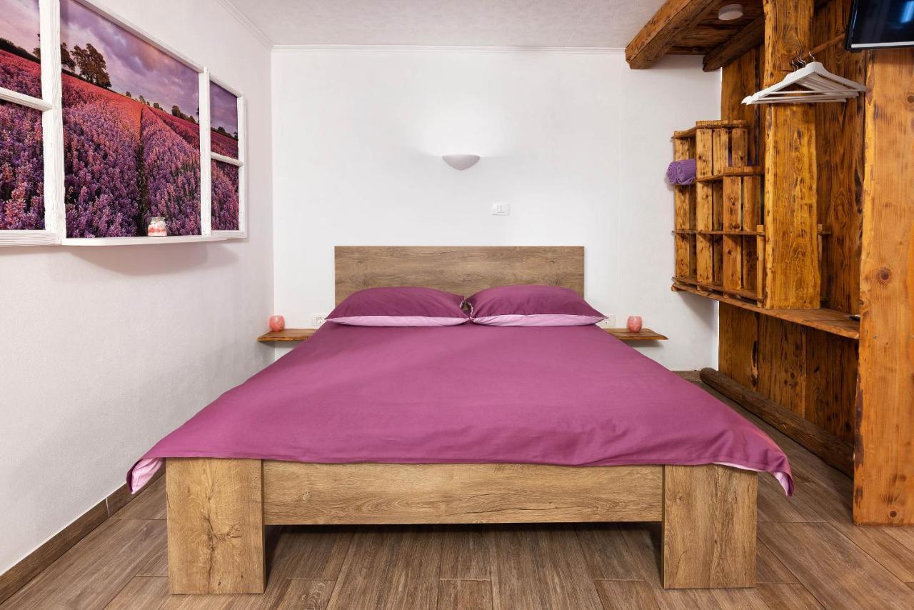 Touristfarm - Apartments "Red Fairytale" Marezige Luaran gambar