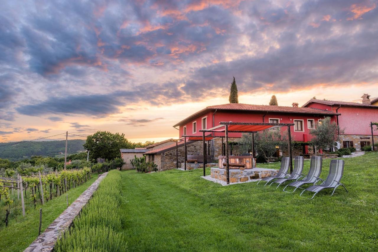 Touristfarm - Apartments "Red Fairytale" Marezige Luaran gambar