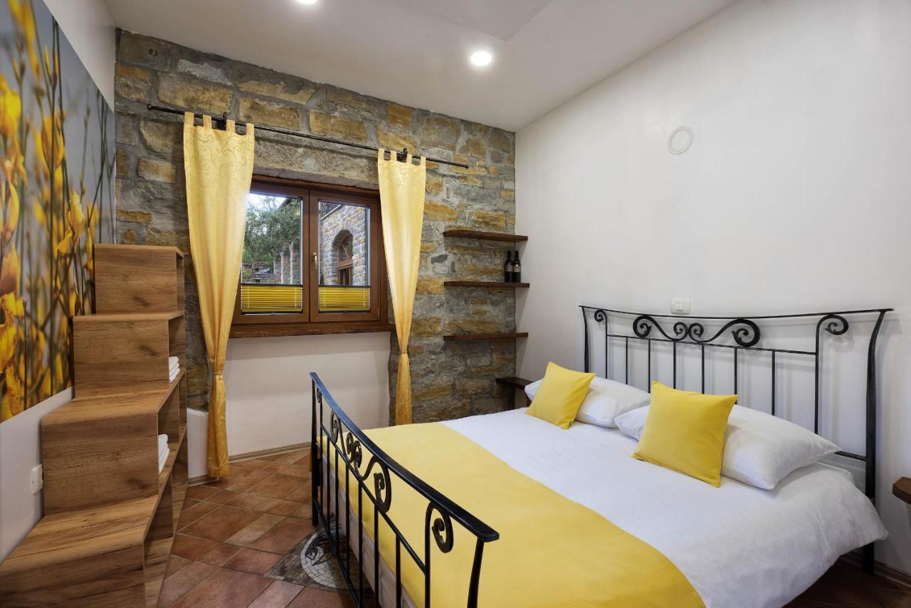 Touristfarm - Apartments "Red Fairytale" Marezige Luaran gambar