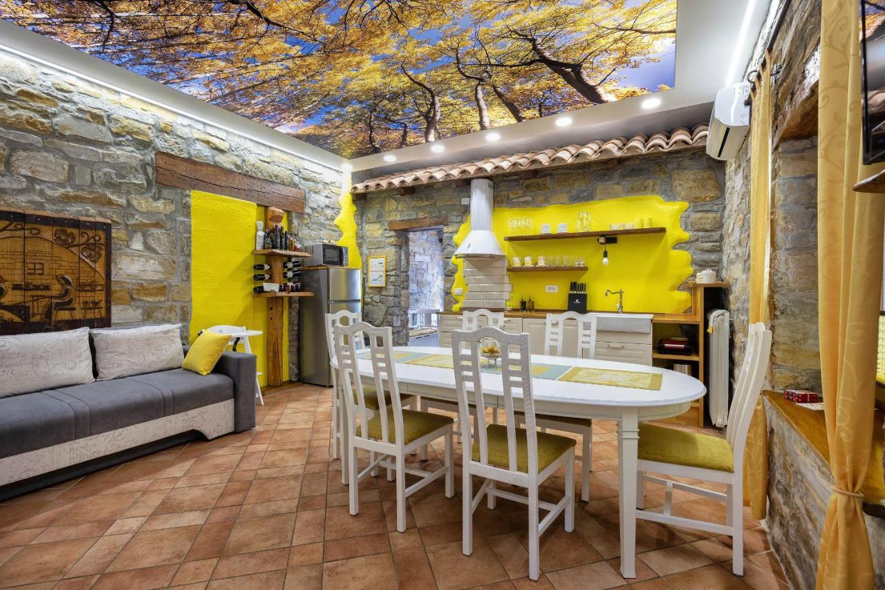 Touristfarm - Apartments "Red Fairytale" Marezige Bilik gambar