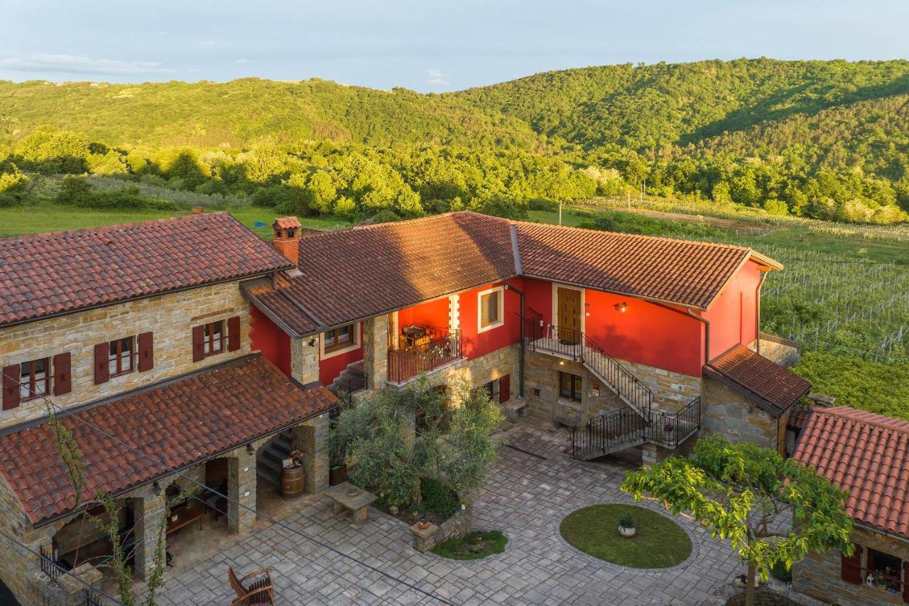 Touristfarm - Apartments "Red Fairytale" Marezige Luaran gambar