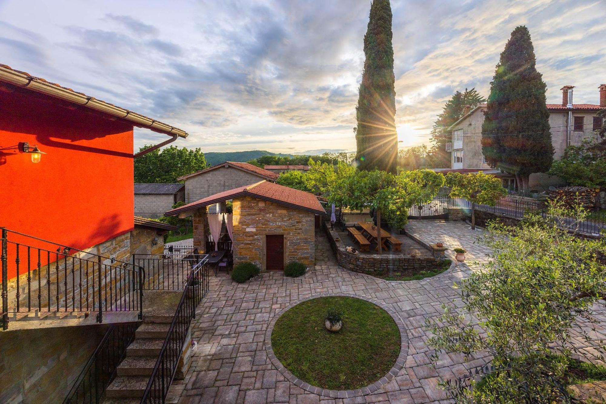 Touristfarm - Apartments "Red Fairytale" Marezige Luaran gambar