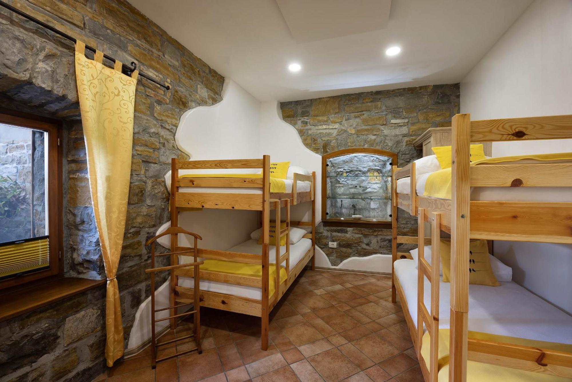 Touristfarm - Apartments "Red Fairytale" Marezige Bilik gambar