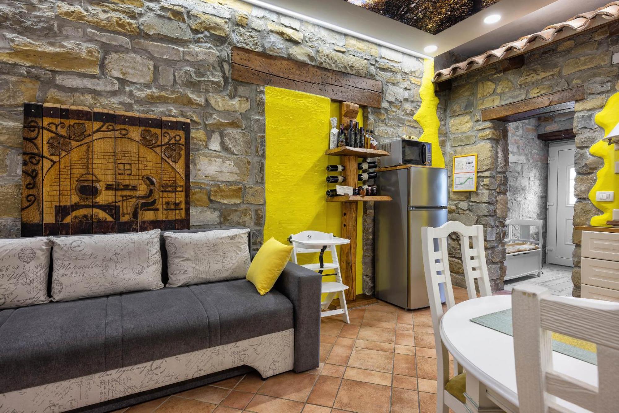Touristfarm - Apartments "Red Fairytale" Marezige Bilik gambar