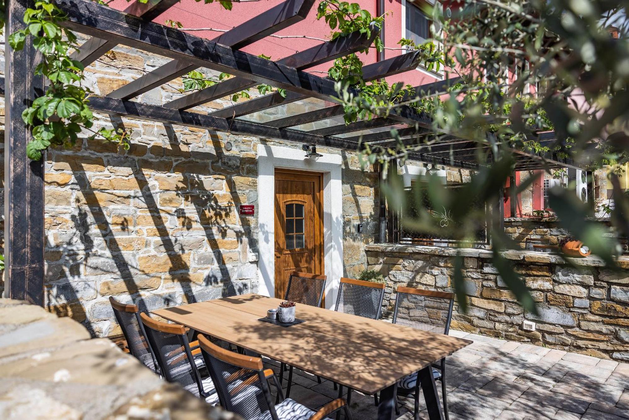 Touristfarm - Apartments "Red Fairytale" Marezige Bilik gambar