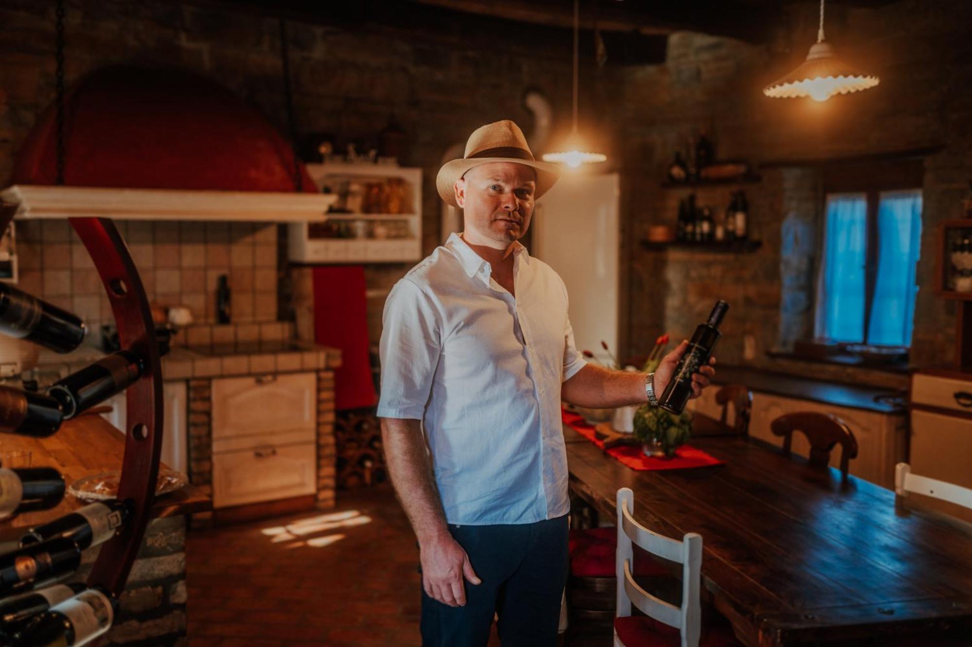 Touristfarm - Apartments "Red Fairytale" Marezige Luaran gambar