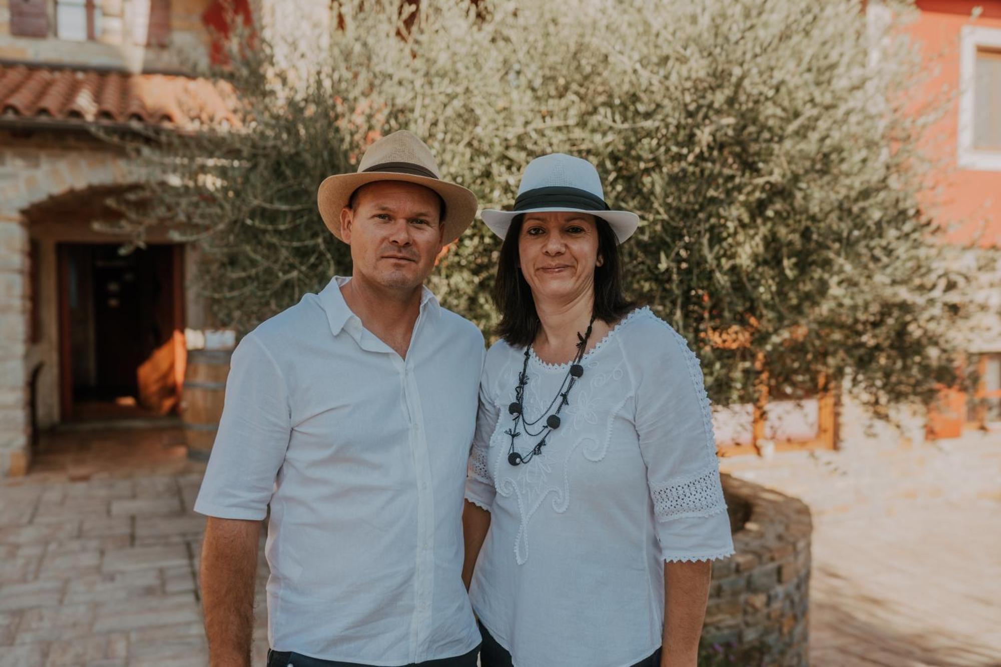 Touristfarm - Apartments "Red Fairytale" Marezige Luaran gambar